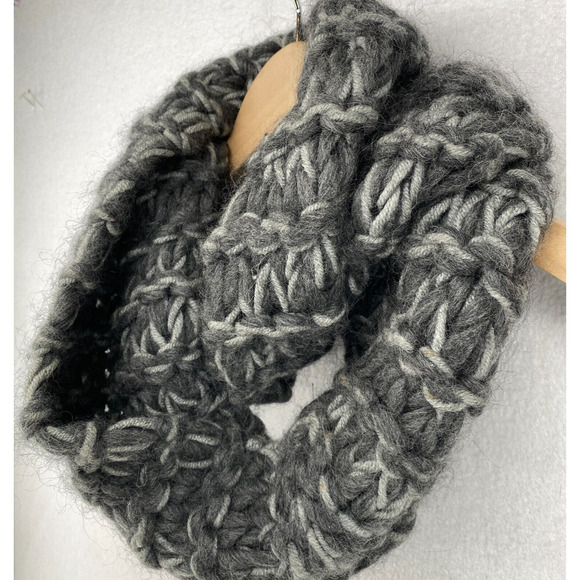 ANNA KULA Scarf OS Infinity Marled Crochet Chunky Wool Gray 9" x 59" - Picture 2 of 13
